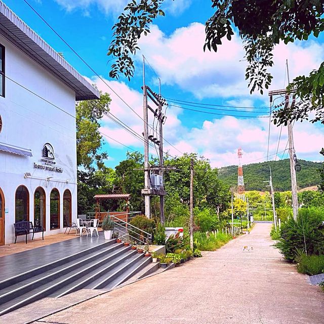 ⛱ที่พักวิวภูเขา Grand Sattahip Hotel