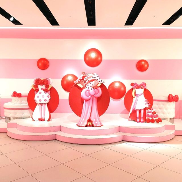 USJ可愛い写真スポットNO.1ハローキティ　リボンコ・レクション