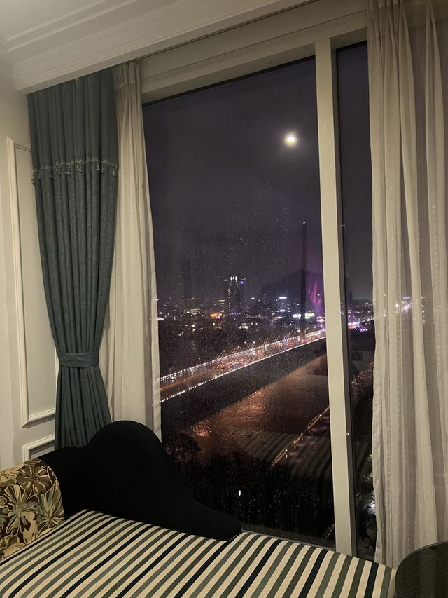 Fivitel Da Nang Hotel: Has Amazing View🏨🇻🇳