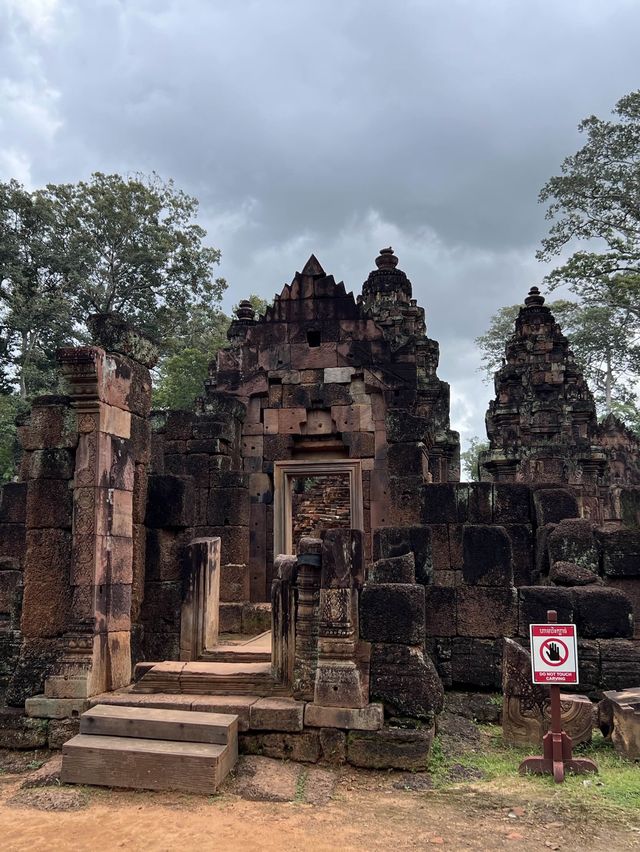 ปราสาทหินสีชมพู วิจิตรงดงาม เก่าแก่กว่าพันปี