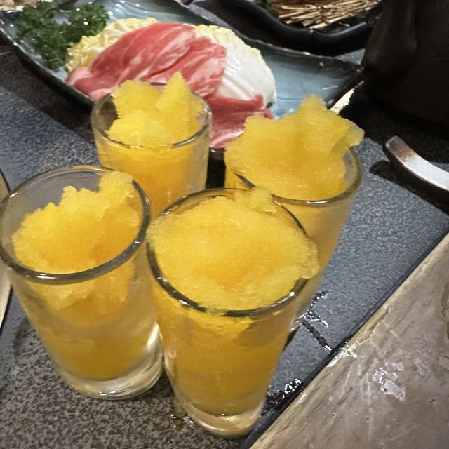 湊湊火鍋湯底有3拼+無限任食鴨血豆腐