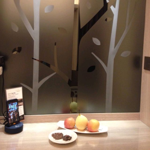 香港の高台に在る、STANFORD HILLVIEW HOTELは、ウェルカムスイーツが洒落てて、窓からの眺めは最高。