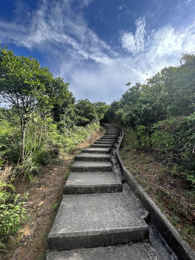 Summer Hiking to the beach (Big Wave Bay)