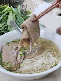 호치민 시내3군의 진한 고기육수 쌀국수 맛집 퍼호아파스퇴르