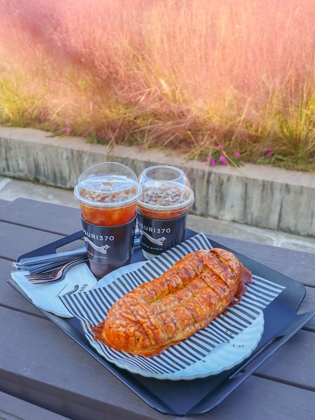 핑크뮬리가 예쁜 카페, 구수리370