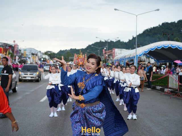 ประเพณีชักพระ แห่เรือพนมพระ อ.คุระบุรี จ.พังงา