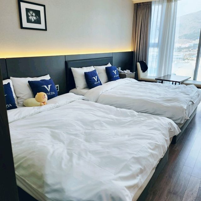 통창뷰로 여수밤바다를 볼수있는 베네치아 호텔