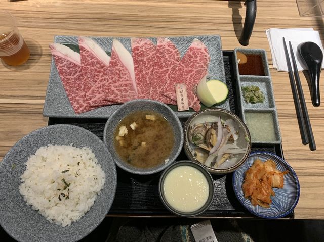 平價A5和牛定食 - 美術系考滿分燒肉店