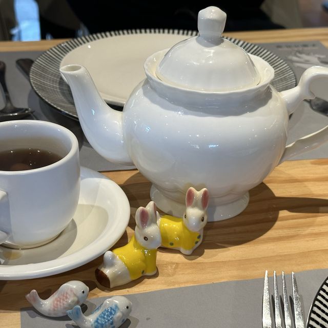陽明山上（大衛小小羊）餐廳裡有二隻可愛羊鴕