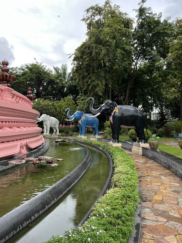 Stunning pink museum in Bangkok 💗💗