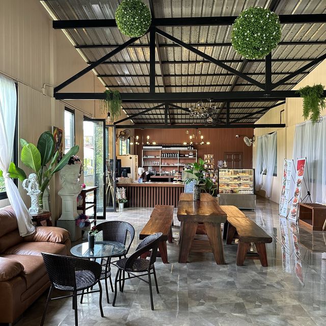 บ้านปลูกผลคาเฟ่ คาเฟ่ลับสำรับพื้นบ้าน