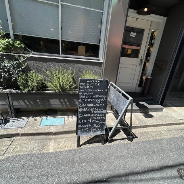 とてもお洒落なお店！caiman table 