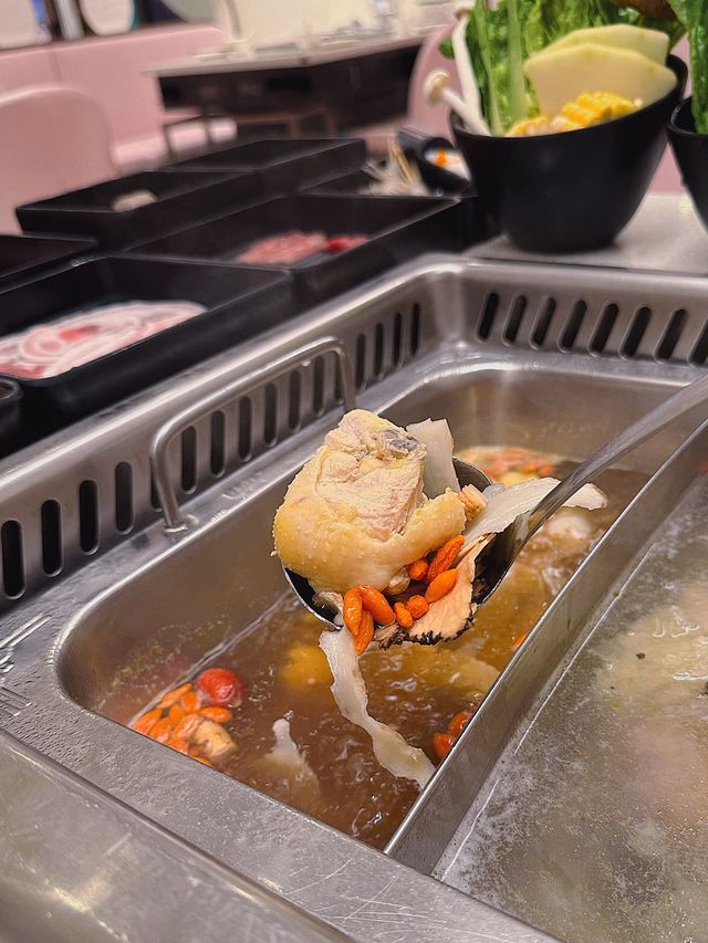 🍲星加坡過江龍打卡火鍋登陸香港，養顏火鍋新風尚