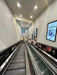Vibrant Great World Mall with MRT🚝🏬