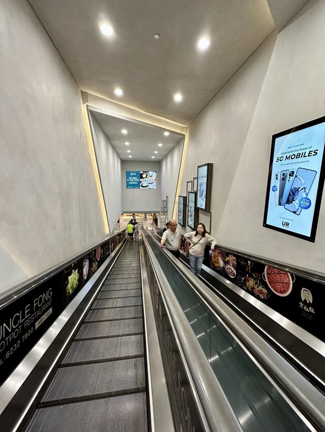 Vibrant Great World Mall with MRT🚝🏬