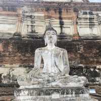 泰國大城，臥佛巨擘鎮守的崖差蒙空寺