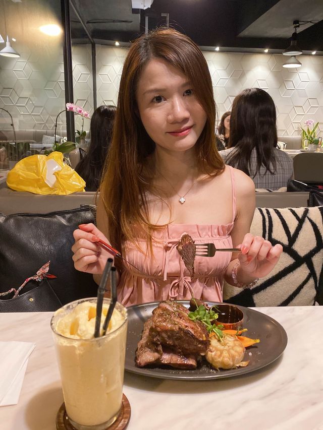 銅鑼灣：樓上高質cafe 