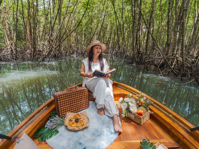 ล่องเรือกอนโดล่าแบบส่วนตัว ท่ามกลางป่าชายเลน