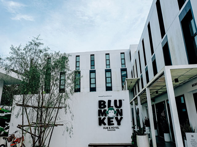 ไปพักผ่อนกันที่ Blu Monkey Hub & Hotel Ranong 