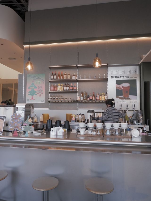 深圳海邊咖啡店，環境棒但咖啡和食物敷衍了事 