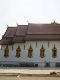 ไหว้พระริมฝั่งโขง