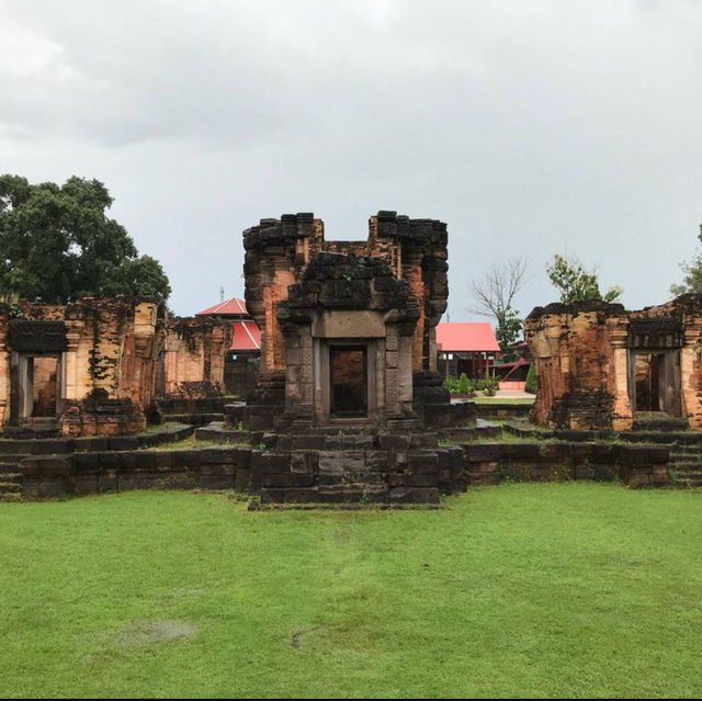 ปรสาทวัดสระกำแพงใหญ่