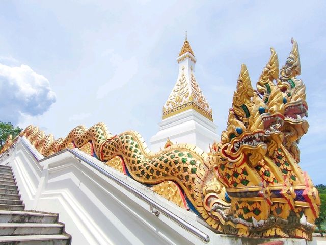 มาเที่ยววัดเนินหย่อง