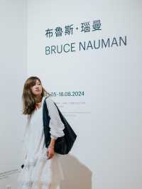 大館當代美術館全新夏季展覽呈獻當今深具影響力的美國藝術家布魯斯・瑙曼🤍
