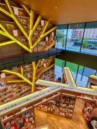 【福井】敦賀駅前にあるフォトジェニックな本屋さん