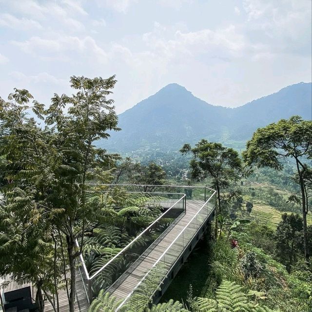 THE UPPER CLIFT | THE LARGEST CAFE IN SENTUL WITH MOUNTAIN VIEWS