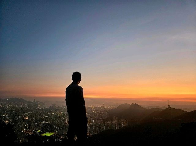飛鵝山欣賞景色萬千變化的日落晚霞