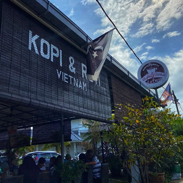 🇲🇾 Indulge in Authenticity at Kopi & Roti Vietnam