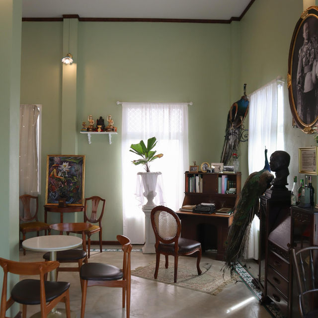ถวายบัว Thawai Bua Cuisine & Cafe