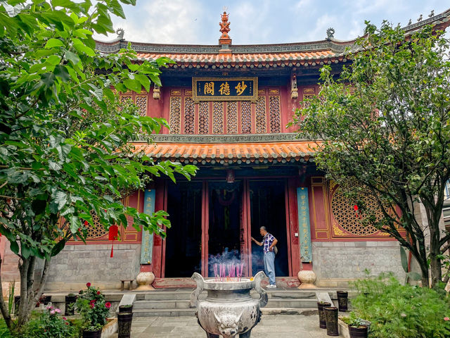 쿤밍 官渡妙湛寺...金刚塔이 있는 절.
