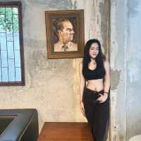 โรงละครและคาเฟ่ กาลิเลโอเอซิส ใกล้บรรทัดทอง 