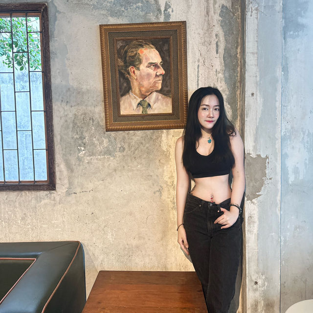 โรงละครและคาเฟ่ กาลิเลโอเอซิส ใกล้บรรทัดทอง 