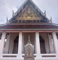 วัดสระเกศ วัดที่มีถ้ำและภูเขาจำลอง กลางกรุงเทพ✨️