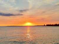 西子灣日落-夕陽西下，慢慢沉入海平線的夢幻景觀