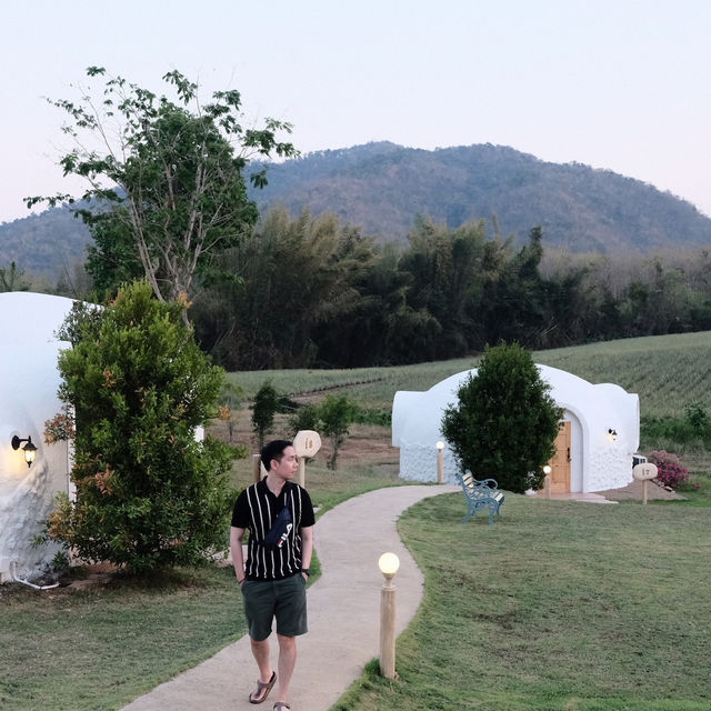 พักผ่อนในธรรมชาติที่ Igloo Hotel สวนผึ้ง