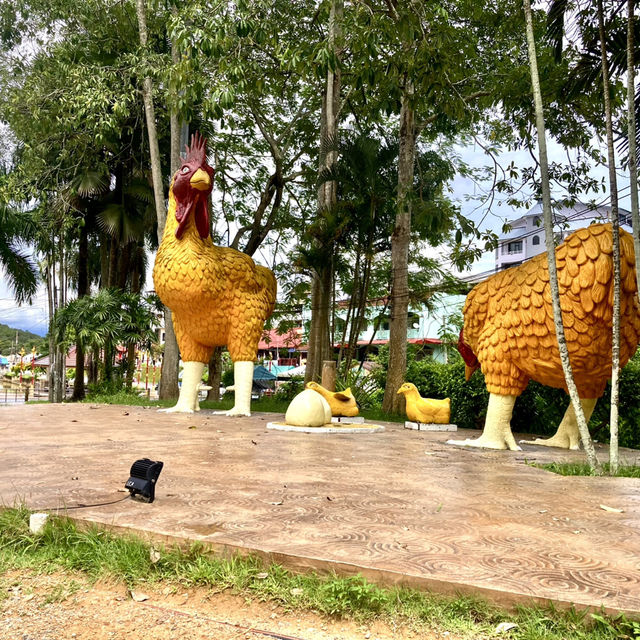 The Chicken Sculture @Betong