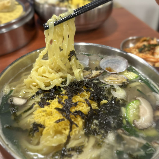 人氣特色韓料．韓式刀削湯麵