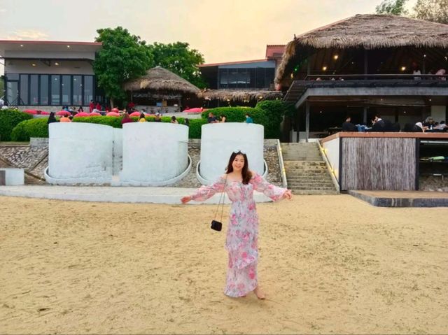 The Cape Little Beach Bar & Restaurant