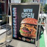 【大阪/肥後橋】宇宙船のようなスペイシー空間なハンバーガー屋さん