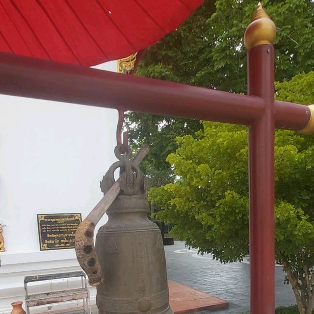 กราบหลวงพ่อสัมฤทธิ์ศักดิ์สิทธิ์