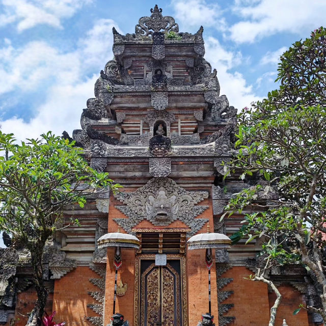 Royal Elegance: Exploring the Enchanting Ubud Palace in Bali