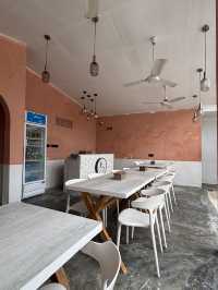 "Kunaa cafe & bistro，慢慢享受美食"