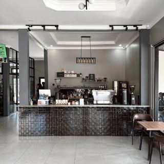 La Madre Coffee & Roastery