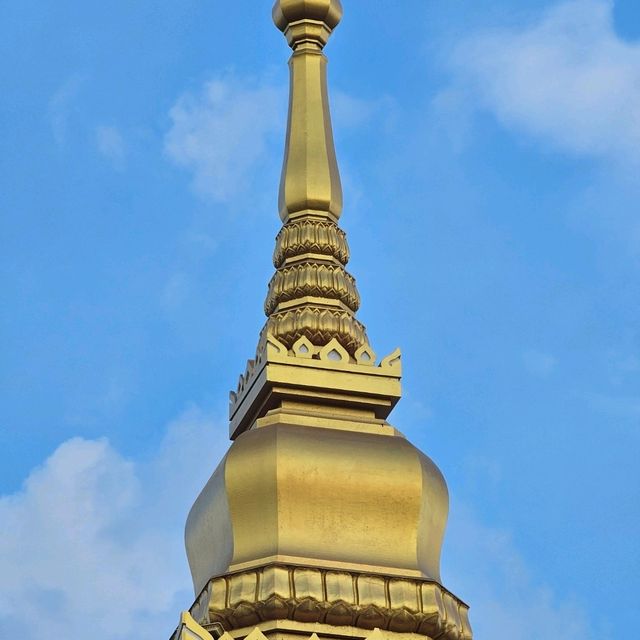 ไหว้พระธาตุเขี้ยวแก้ว