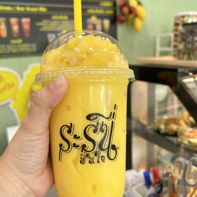 คาเฟ่ผลไม้ปั่นระรื่นชื่นใจ ติดใจรับรอง