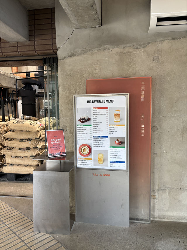 모던한 분위기가 매력적인 이곳은 인크커피 가산🧡
